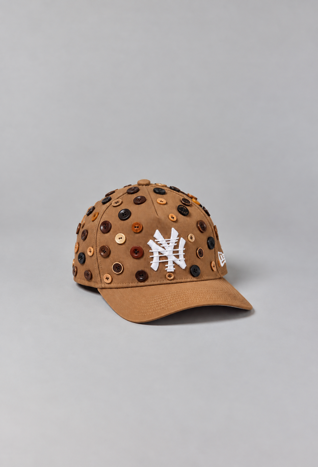 LuxeBrim edition No. 099, The Saddle Line, a cap with warm leather detail